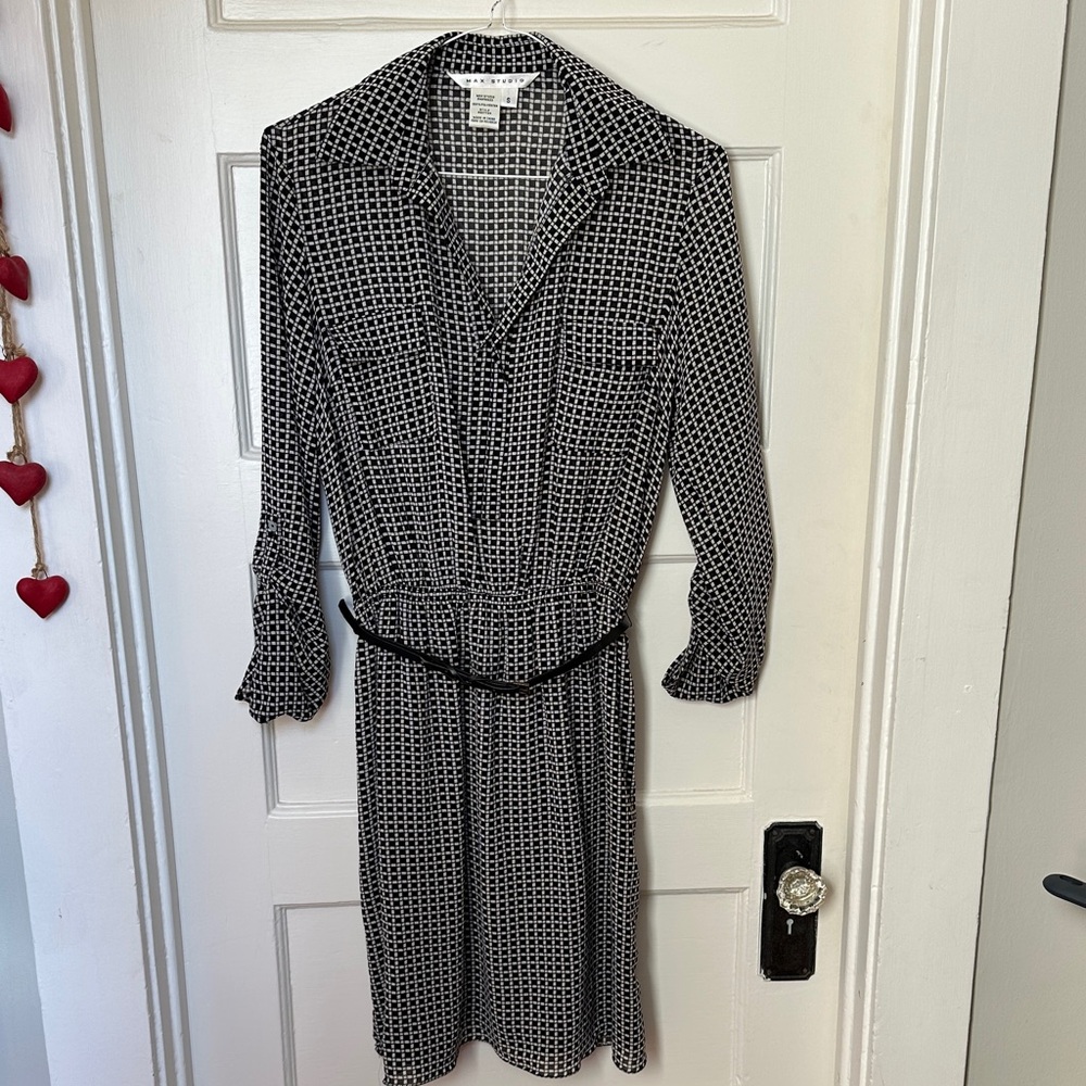 Max Studio Black and White Geometric Long Sleeve Dress